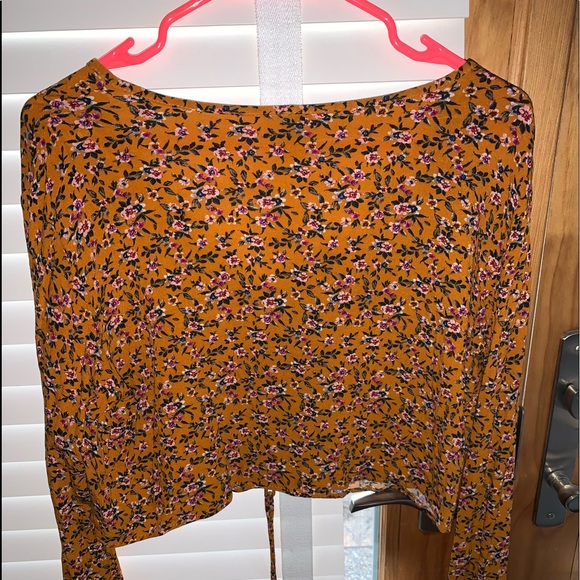Yellow/ gold long sleeve crop top - Picture 2 of 4